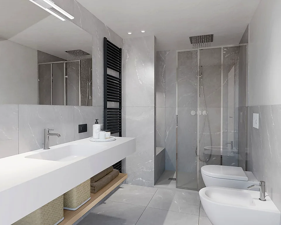 Bagno effetto marmo con sanitari sospesi e termoarredo nero